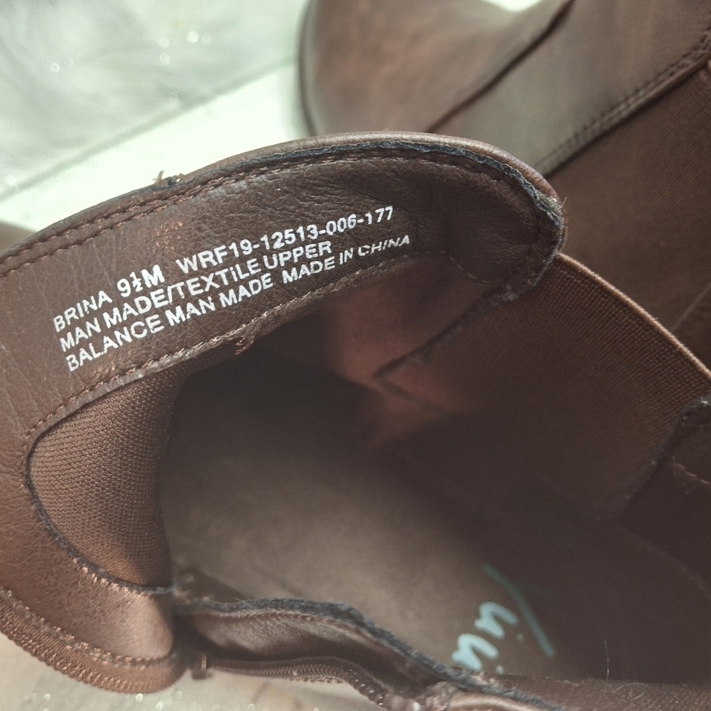 Yuu Brina Chelsea Brown Leather Zipper Booties Boots   Women Size 9.5 - Picture 15 of 16
